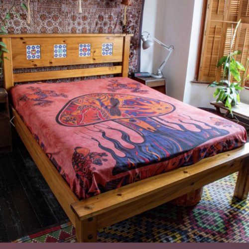 100% Cotton Red Forest Mushroom Print Throw Bedspread 210×240 cms 100% Cotton Red Forest Mushroom Print Throw Bedspread 210x240 cms
