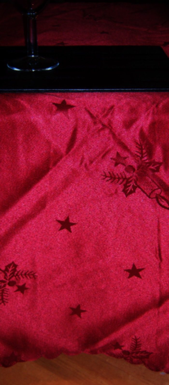 Wine Red Damask Festive Tablecloth 70×120 iinches only £12..99 LIMITED EDITION – Don’t Miss Out !!