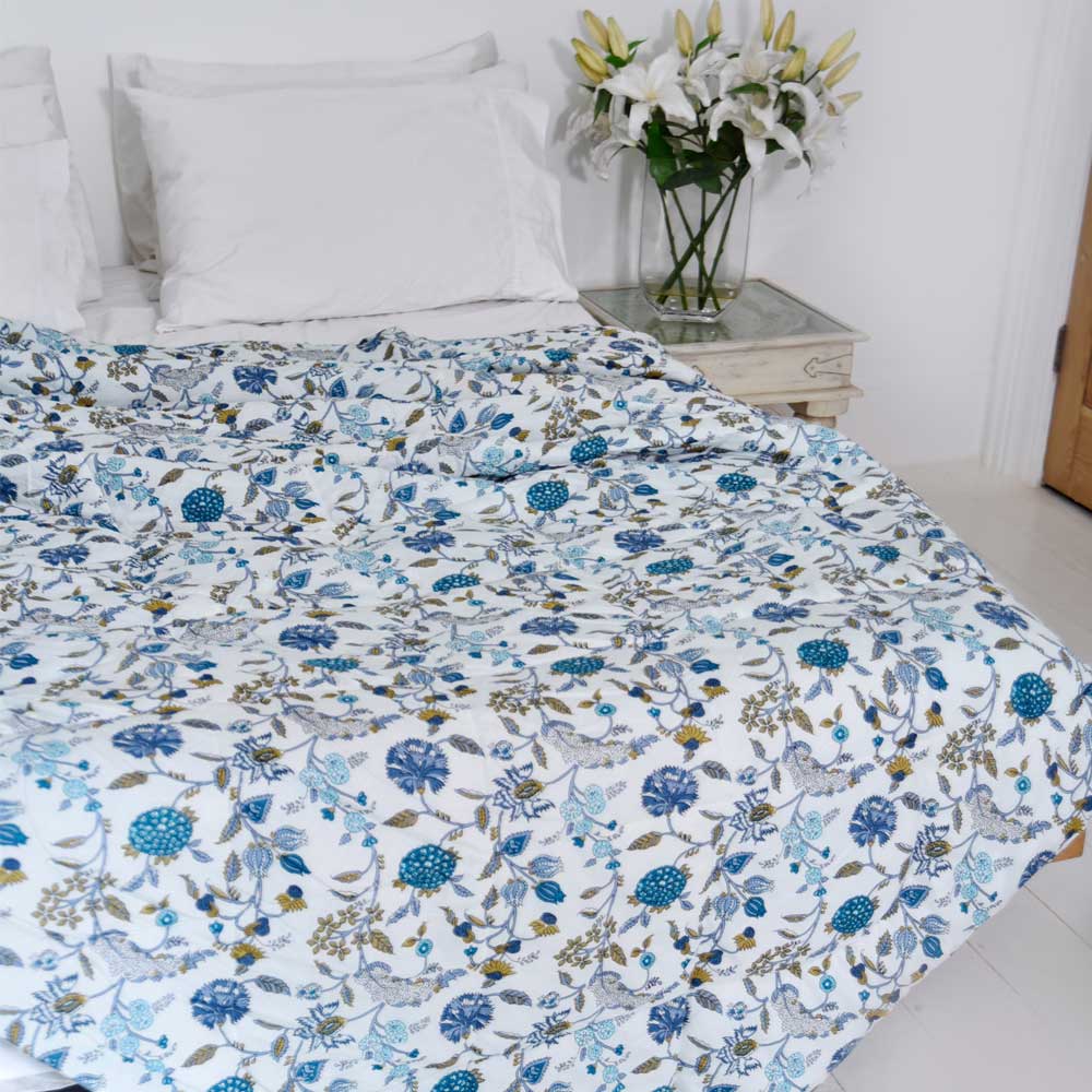 100% Cotton Blue and White Floral Print Double/King Size Quilt/Bedspread/Throw 200x265cms