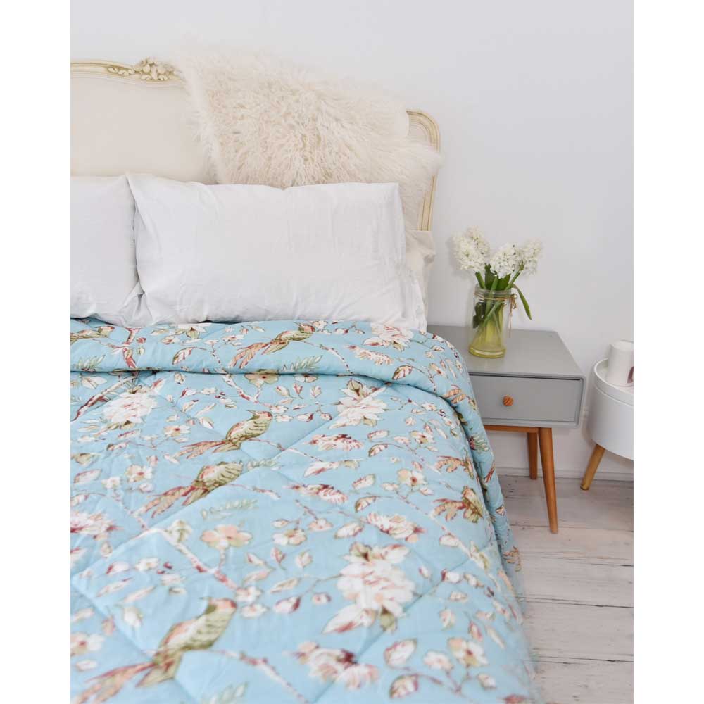 100% Cotton Blue Blossom Print Quilt/Throw/Beds 220x265cms