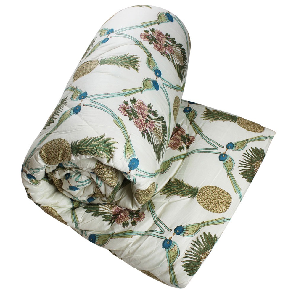 100% Cotton Blue Bird and Pineapple Print Quilt/Throw 220x265cms 100% Cotton Blue Bird and Pineapple Print Quilt/Throw 220x265cms