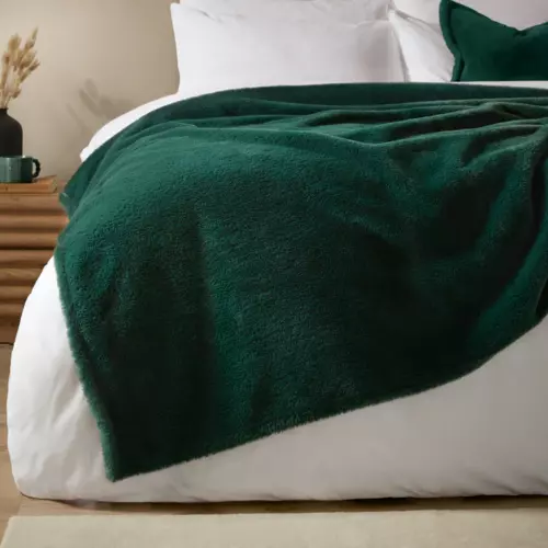 Cosy Needle Green Faux Fur Throws and Cushions