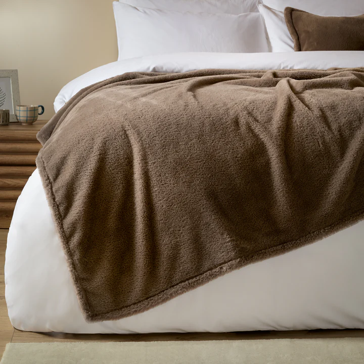 Cosy Mocha Faux Fur Throws and Cushions Cosy Mocha Faux Fur Throws and Cushions
