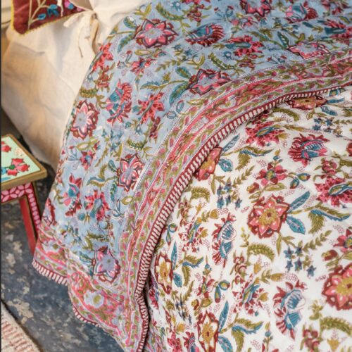 100% Cotton Reversible Vintage Style Bedspread/Quilt – pink, blue, green and gold flowers 100% Cotton Reversible Vintage Style Bedspread/Quilt - pink, blue, green and gold flowers