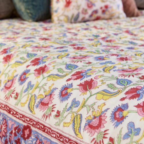 100% Cotton Reversible Vintage Style Bedspread/Quilt/Cushions – Blue/Pink Floral 100% Cotton Reversible Vintage Style Bedspread/Quilt/Cushions - Blue/Pink Floral