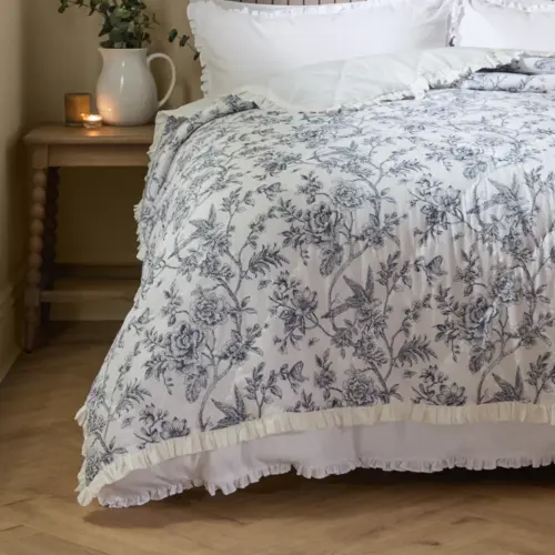 100% Cotton Ivory/Blue Bedspreads, Eiderdowns, Comforters 100% Cotton Ivory/Blue Bedspreads, Eiderdowns, Comforters