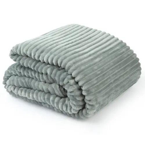 Silver Chunky Mink Style Blanket Throw 140x180cms Silver Chunky Mink Style Blanket Throw 140x180cms