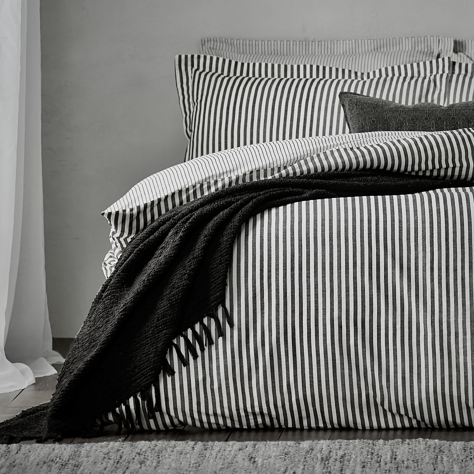 Cotton Black and Natural Stripe Duvet Cover and Matching Pillow Case Cotton Black and Natural Stripe Duvet Cover and Matching Pillow Case